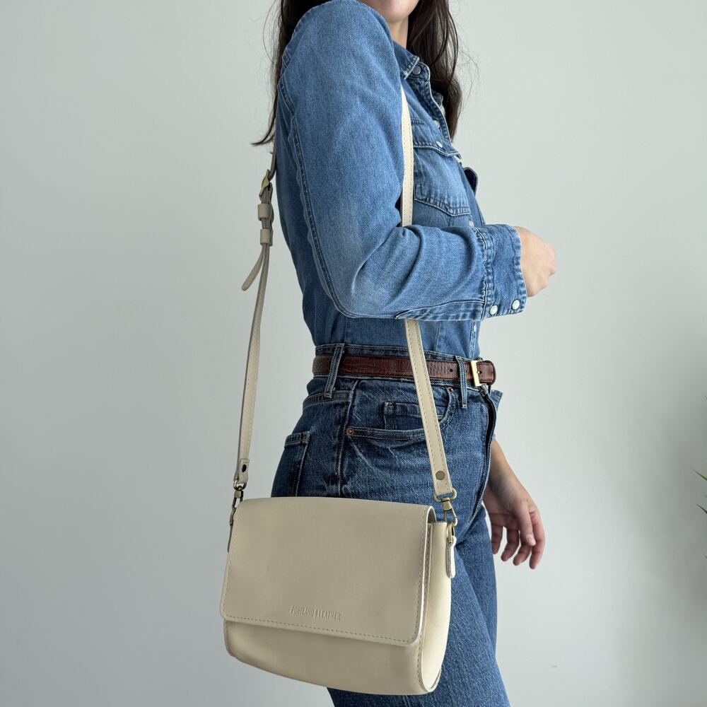 Portland Leather Cream Crossbody Shoulder Bag - Picture 6 of 16
